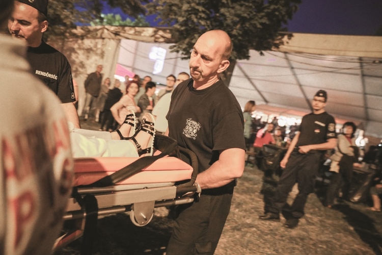 Hordágy végén mentősként