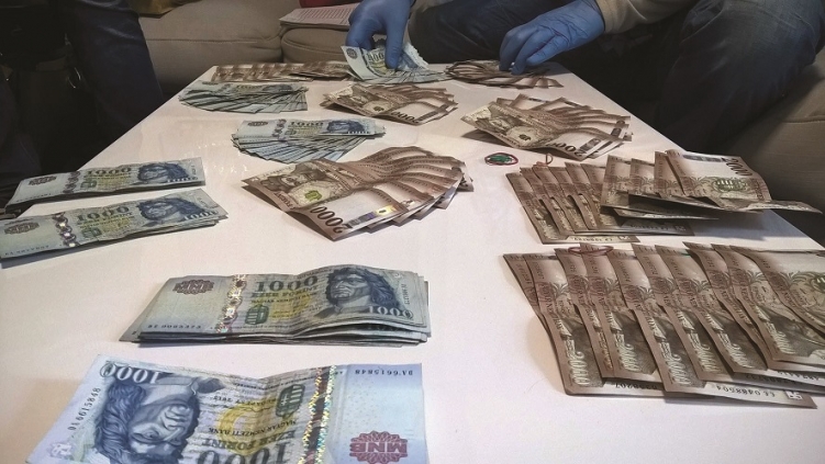 Közel 54 millió forintot foglaltak le