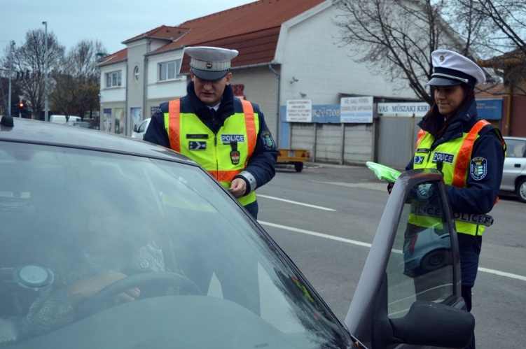 közlekedési rendőrök látásvizsgálata)