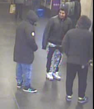 A templom előtt rabolt ez a három férfi – fotók 1