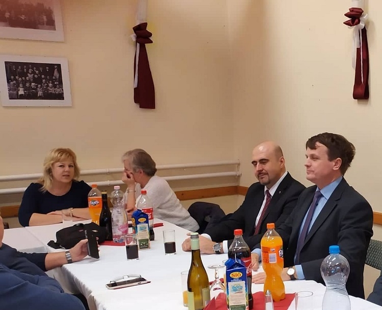 új év egyesben frankfurt latin férfi találkozó