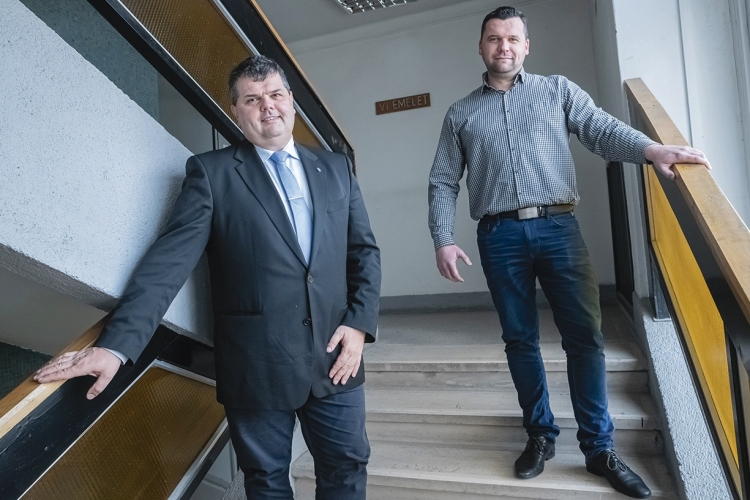 Barna Áprád alezredes, Szabó Csaba őrnagy