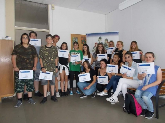 Kortárs segítő program