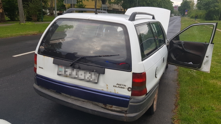 autó