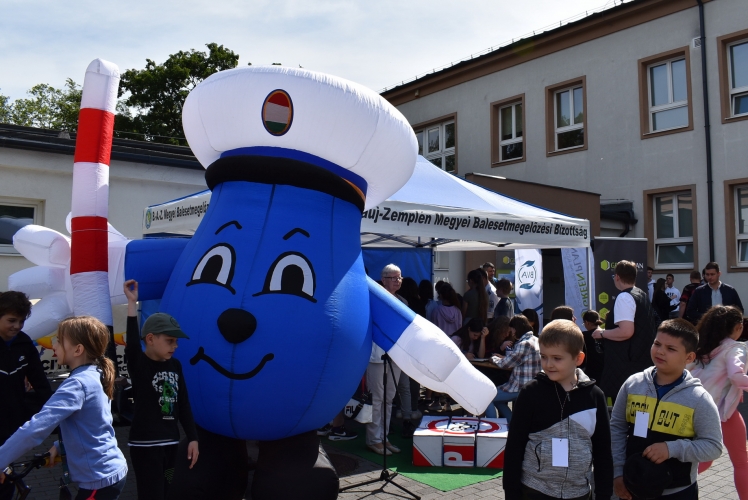 bábú
