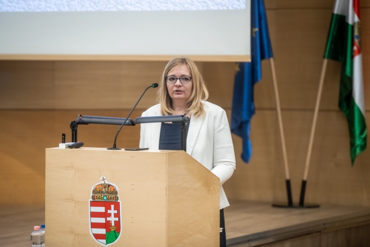 Dr. Surján Orsolya
