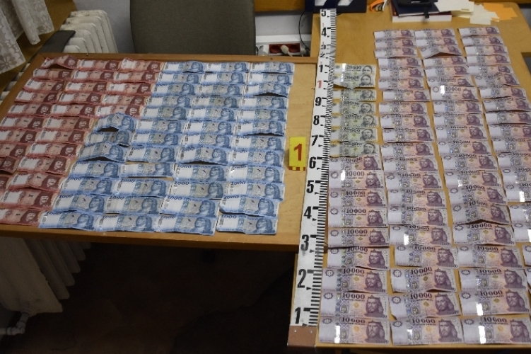 300 adaggal kevesebb kristály