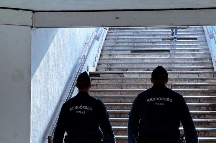 Kábítószer hatása alatt tombolt egy fiatal nő Debrecenben