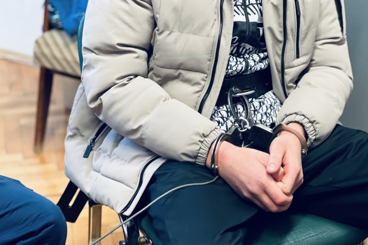 Eddig tartott a bújócska