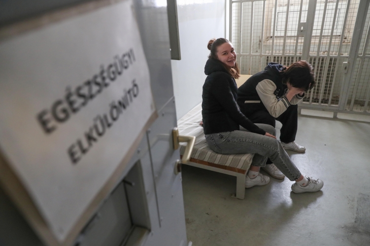 Középiskolások a rendőrség kulisszái mögött