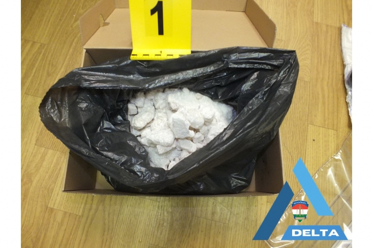 2 kiló kábítószer már nem kerül a feketepiacra. Fotó: rendőrség