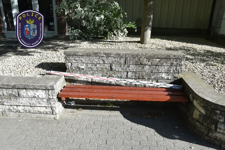 Kirabolta a fiatal lányt a kerékpáros Kiskunhalason - Kivette a kezéből a telefont