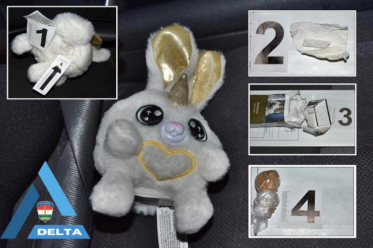 Egy közúti ellenőrzés során megállított autóban gyermekjátékba rejtett drogot találtak a rendőrök.