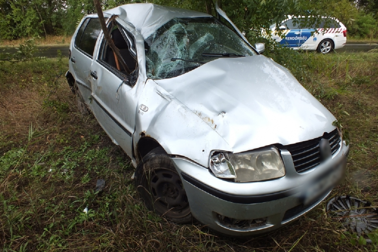 a drogos által összetört autó