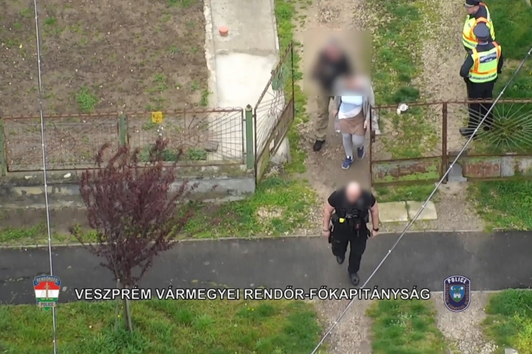 Kiszolgáltatott embereken élősködött