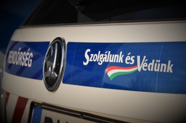 Régi barátságból zaklatás