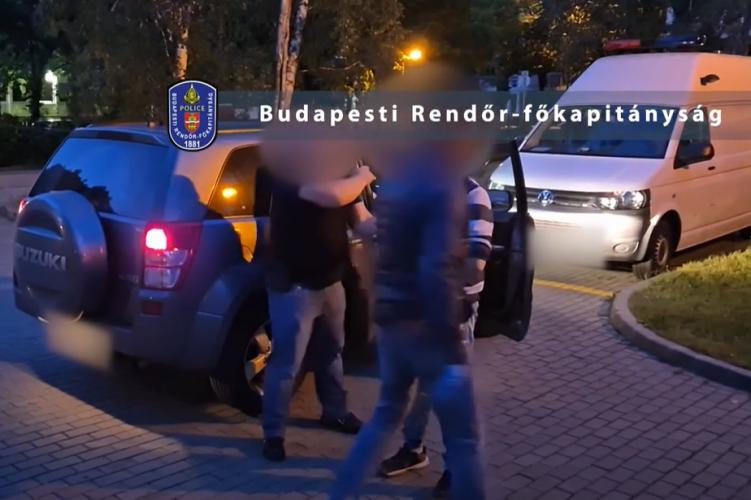 Porszívóba rejtett pisztoly